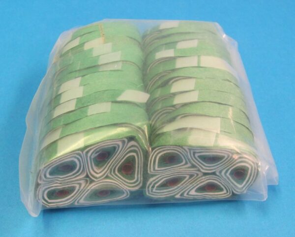 2 dozen cresey throw streamers green and white
