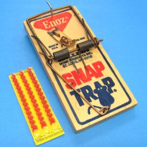 rat trap with bingo device and caps